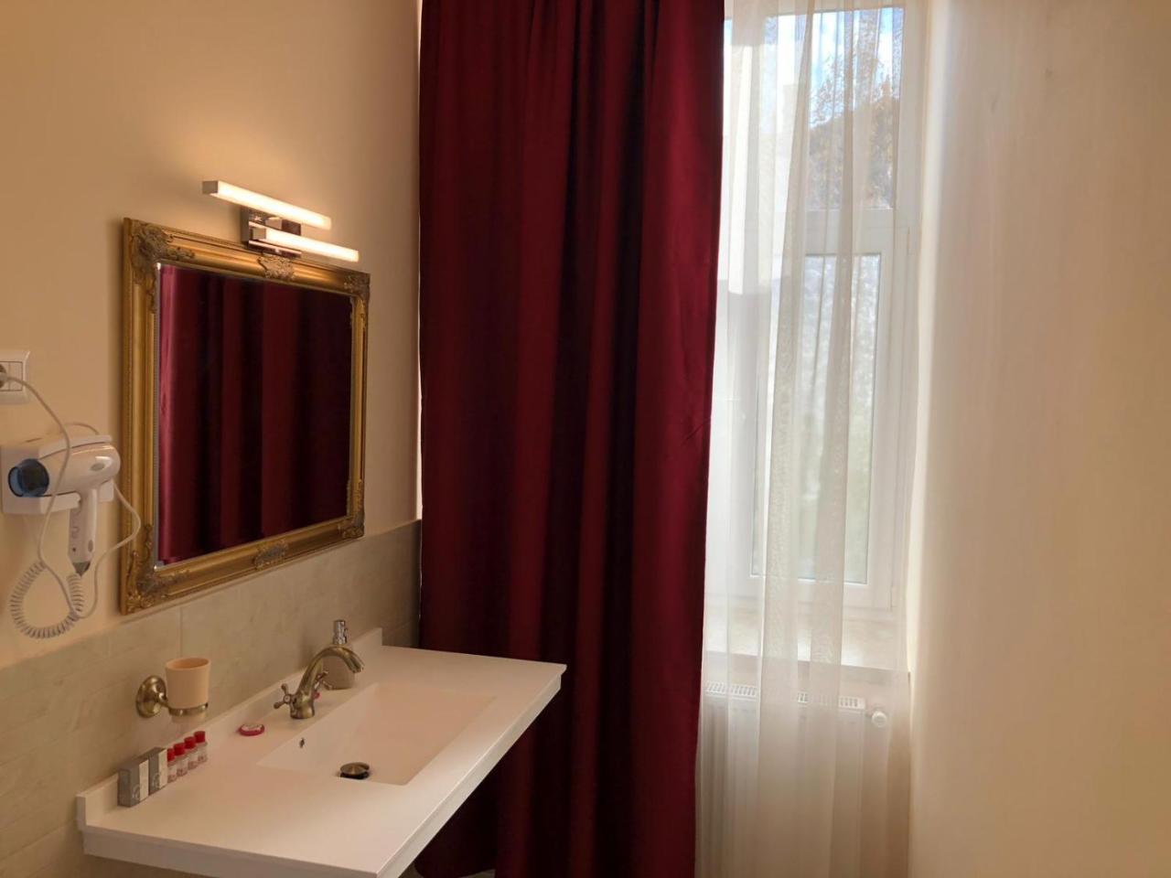 Ana Boutique Bed and Breakfast Alba Iulia Exteriör bild