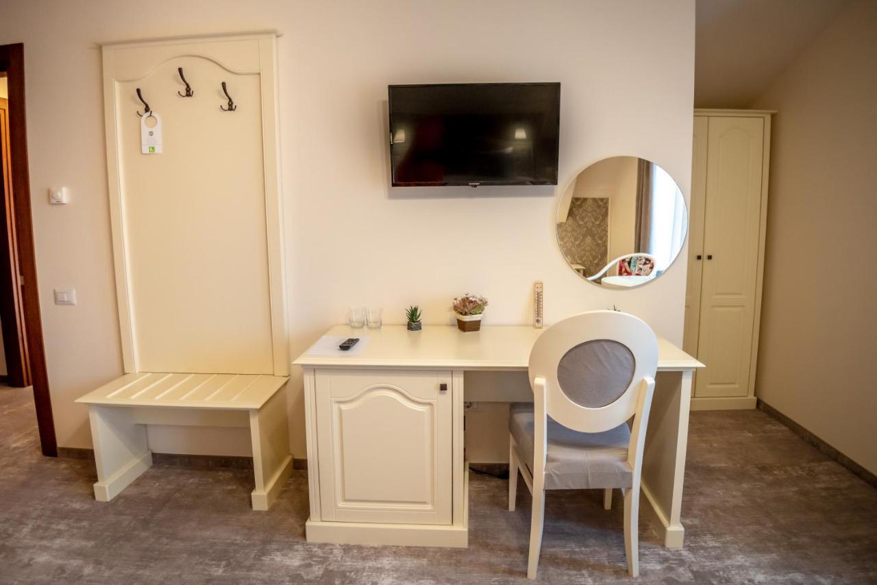 Ana Boutique Bed and Breakfast Alba Iulia Exteriör bild