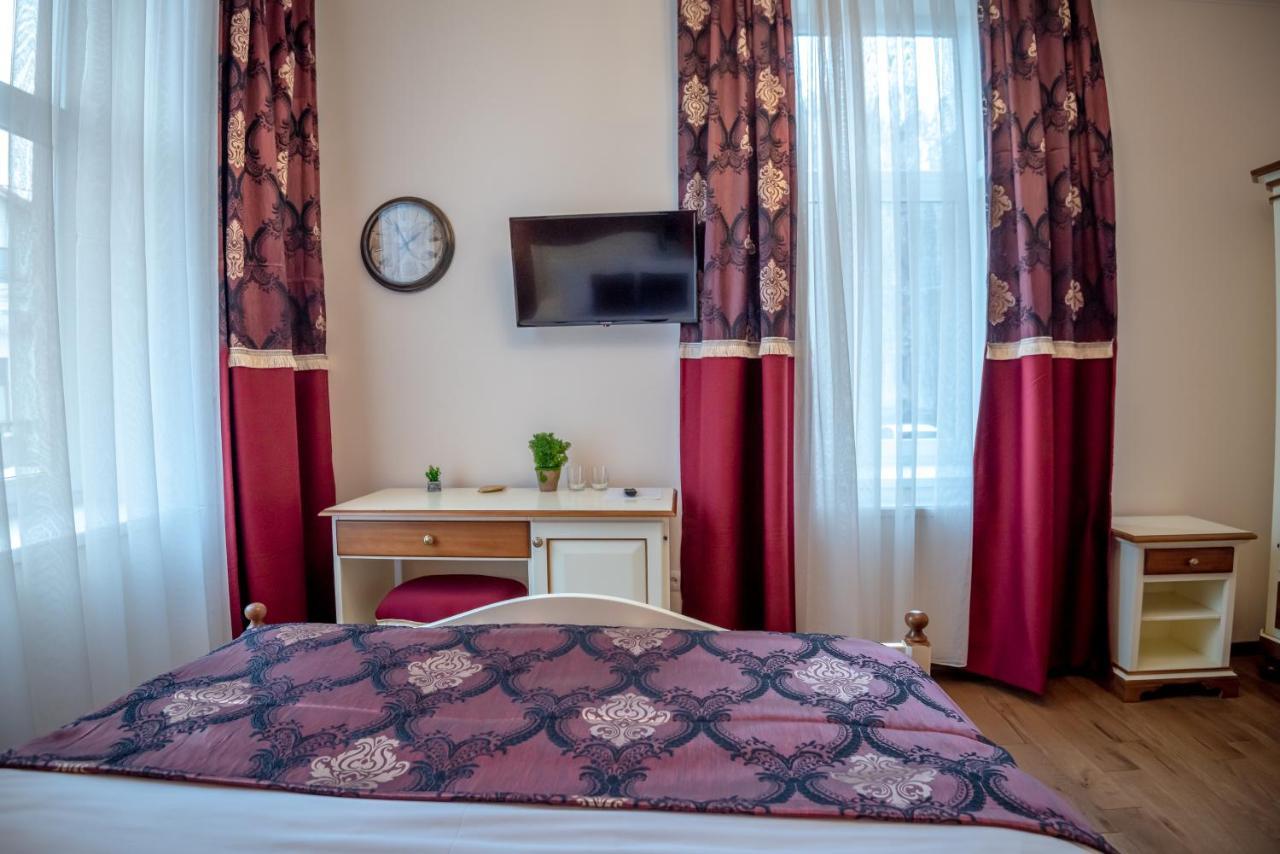 Ana Boutique Bed and Breakfast Alba Iulia Exteriör bild
