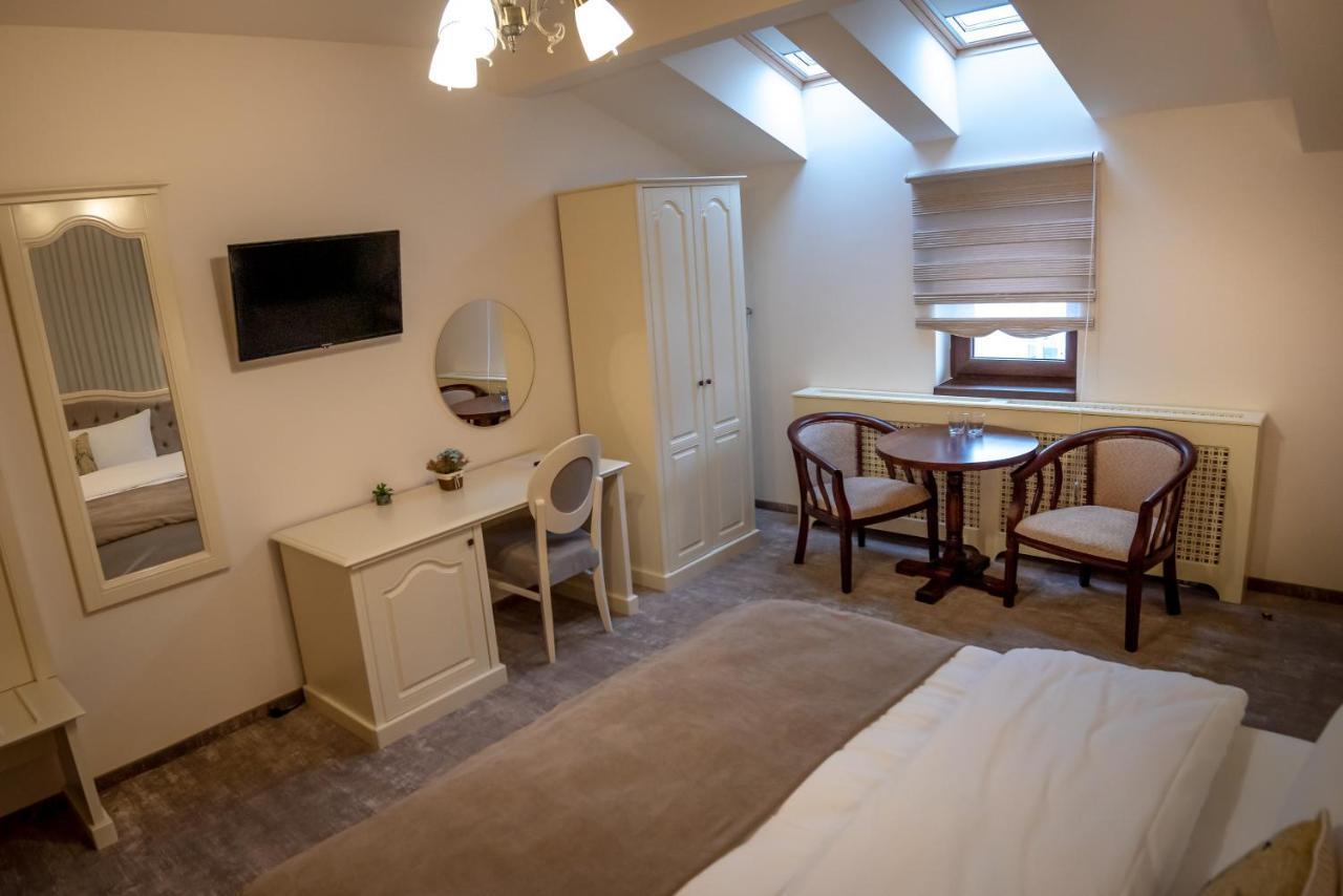 Ana Boutique Bed and Breakfast Alba Iulia Exteriör bild