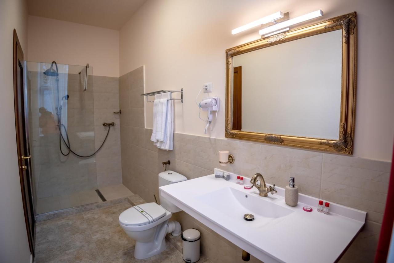 Ana Boutique Bed and Breakfast Alba Iulia Exteriör bild