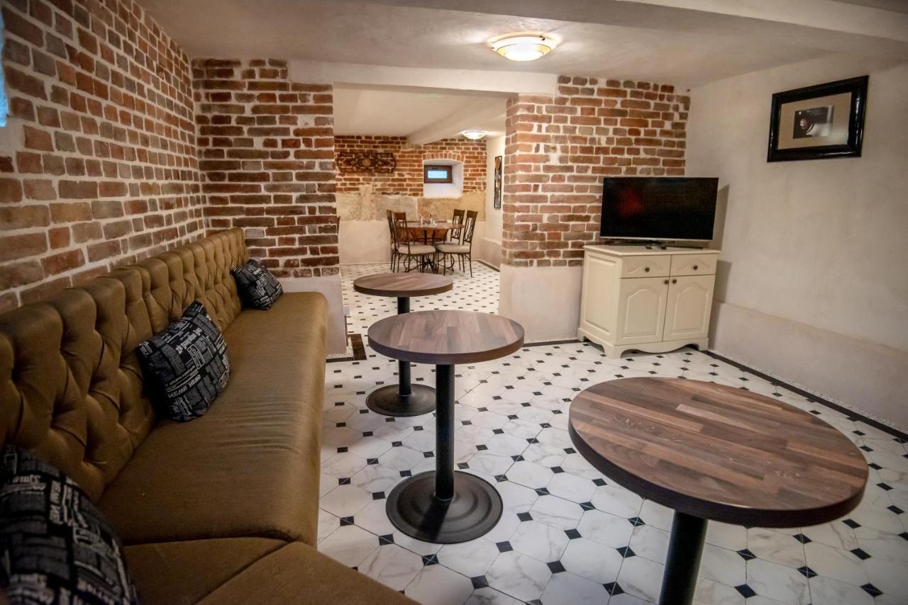 Ana Boutique Bed and Breakfast Alba Iulia Exteriör bild