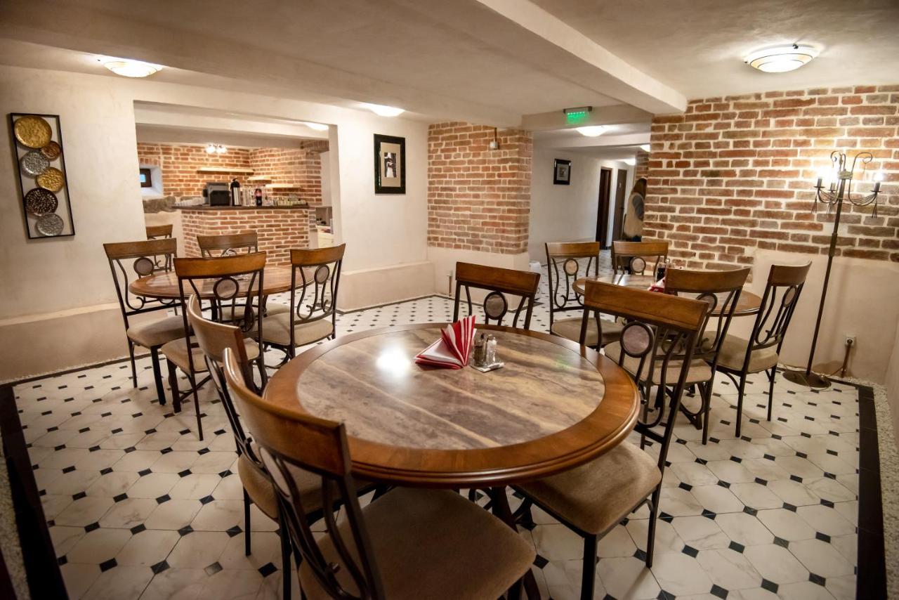 Ana Boutique Bed and Breakfast Alba Iulia Exteriör bild