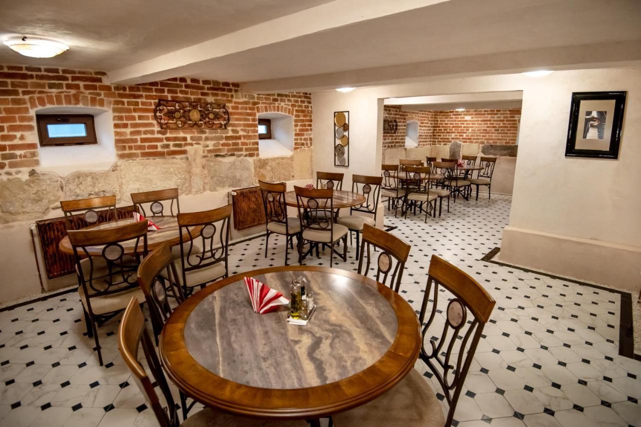 Ana Boutique Bed and Breakfast Alba Iulia Exteriör bild