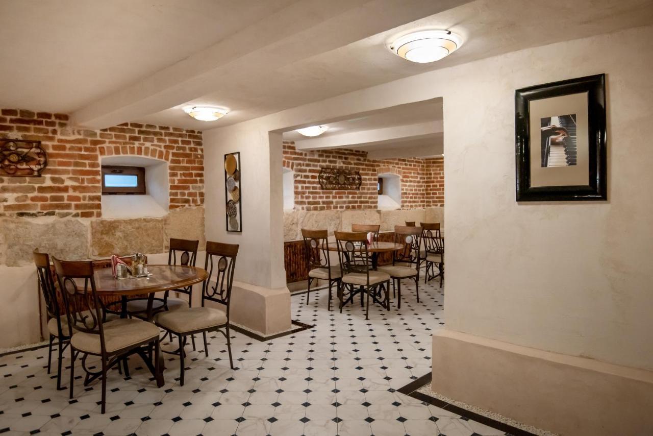 Ana Boutique Bed and Breakfast Alba Iulia Exteriör bild