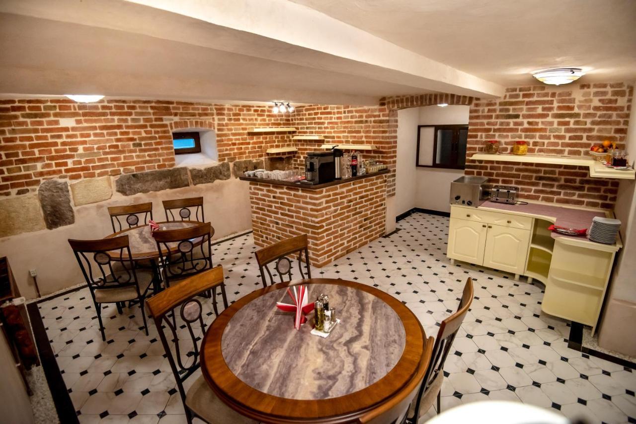 Ana Boutique Bed and Breakfast Alba Iulia Exteriör bild